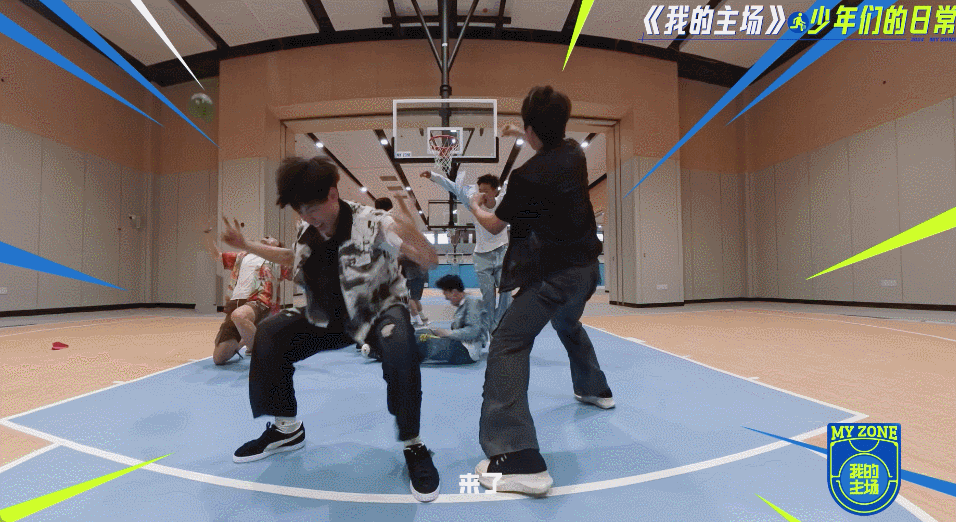 梦想舞台：参赛队伍竭力拼搏！